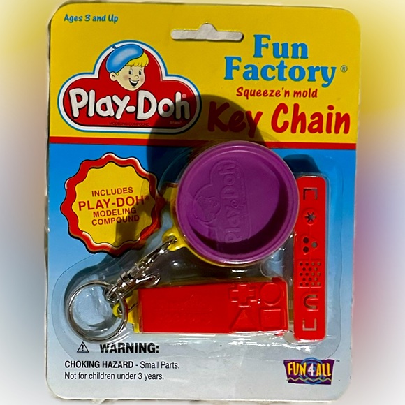 VTG 1998 HASBRO PURPLE PLAY DOH FUN FACTORY KEYCHAIN MINIATURE SHAPE MAKER TOY - Picture 1 of 4